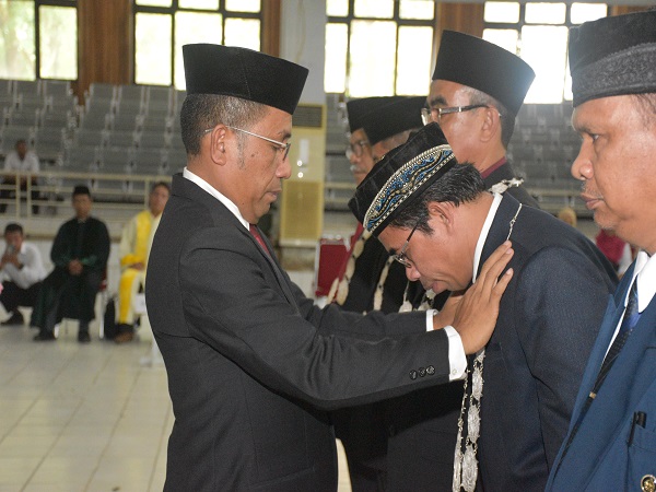 Pelantikan Dekan FKM UHO oleh Rektor UHO Tanggal 30 November 2018