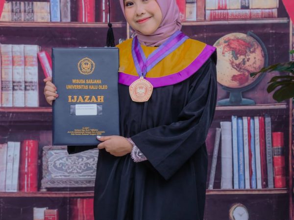 Dhya Ramadhani Best Graduate of Halu Oleo University